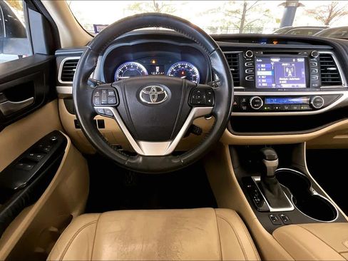 Used 2014 Toyota Highlander XLE image 5