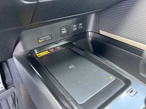 Used 2025 Toyota Camry SE FWD image 23