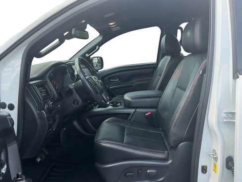 Used 2021 Nissan Titan PRO-4X w/ Pro-4x Convenience Package AWD/4WD image 14