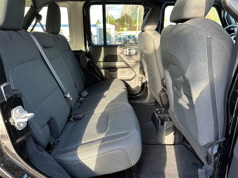 Used 2024 Jeep Wrangler Sahara image 13