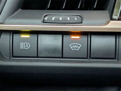 Used 2025 Toyota Crown XLE image 30