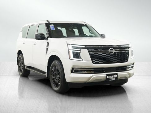 Used 2025 Nissan Armada SL AWD/4WD image 5