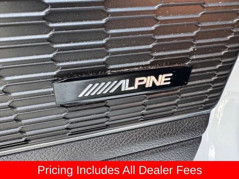 Used 2023 Jeep Grand Cherokee Overland w/ Luxury Tech Group IV AWD/4WD image 16