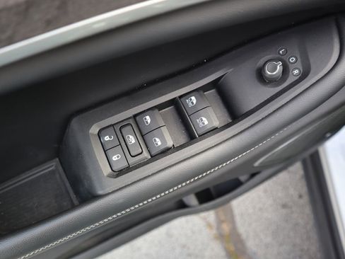 Used 2023 Jeep Grand Cherokee L Limited w/ Luxury Tech Group II image 20