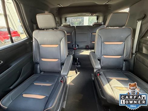 Used 2024 GMC Yukon AT4 w/ Technology Package AWD/4WD image 5