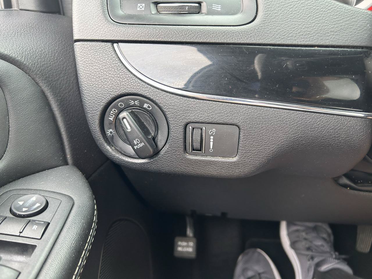 Used 2018 Dodge Grand Caravan SE FWD image 25