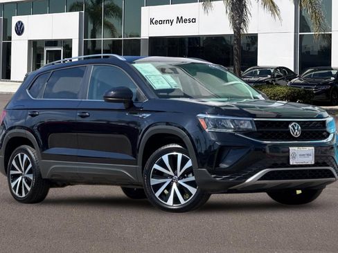 Used 2022 Volkswagen Taos SE image 2