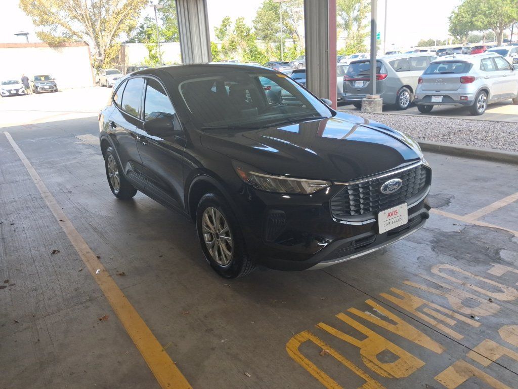 Used 2025 Ford Escape Active AWD/4WD image 6