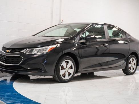Used 2017 Chevrolet Cruze LS image 4