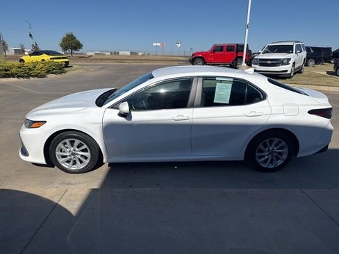 Used 2024 Toyota Camry LE image 5