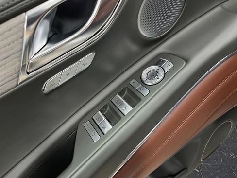 Used 2025 Genesis GV80 3.5T Prestige image 32