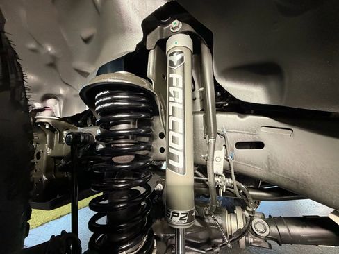 Used 2025 Jeep Wrangler Unlimited Rubicon image 26