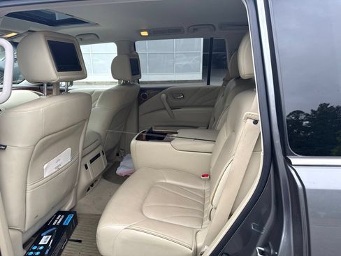 Used 2016 INFINITI QX80 4WD w/ Deluxe Technology Package image 9