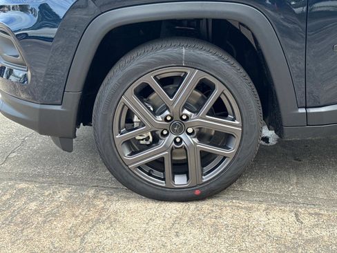 New 2026 Jeep Compass Latitude AWD/4WD image 10