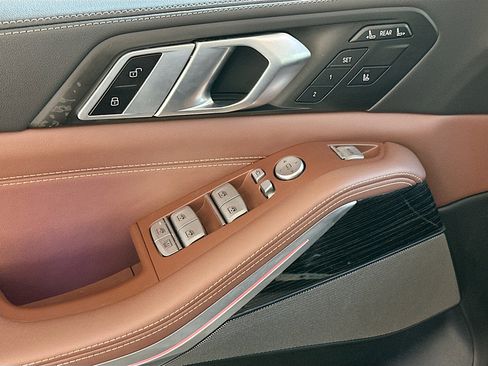 Certified 2024 BMW X7 M60i AWD/4WD image 17