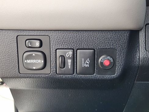 Used 2017 Toyota RAV4 Limited FWD image 21