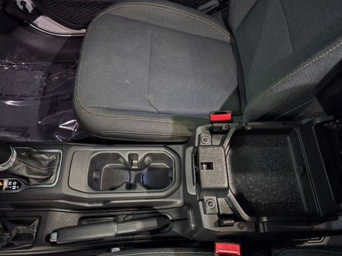 Used 2024 Jeep Wrangler Unlimited Sahara AWD/4WD image 26
