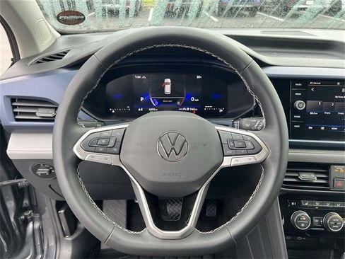 Used 2024 Volkswagen Taos SE image 11