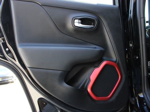 Used 2018 Jeep Renegade Trailhawk AWD/4WD image 12