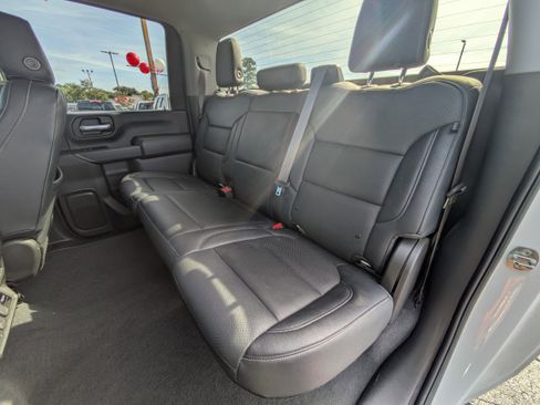 Used 2022 Chevrolet Silverado 2500 LT w/ Convenience Package image 7