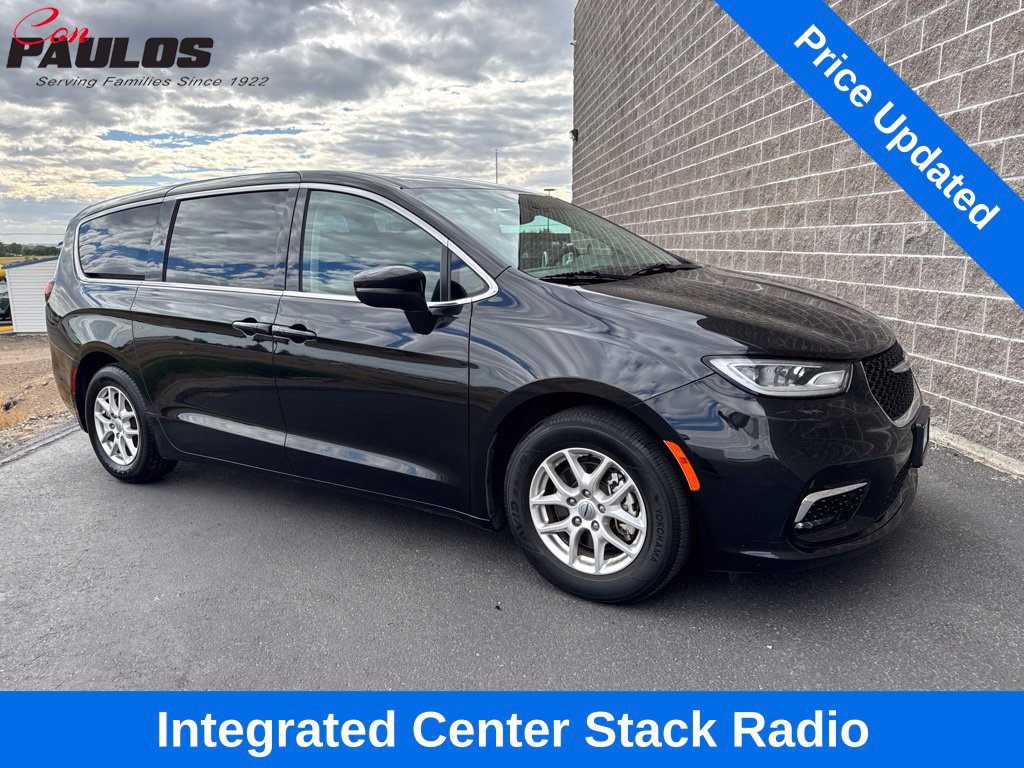 Used 2023 Chrysler Pacifica Touring-L FWD image 1