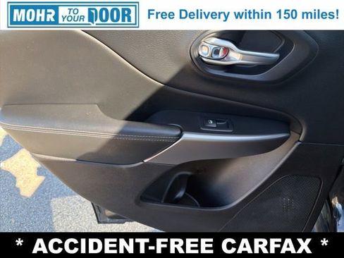 Used 2019 Jeep Cherokee Latitude Plus w/ Comfort/Convenience Group image 30