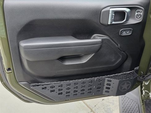 Used 2023 Jeep Gladiator Willys image 35