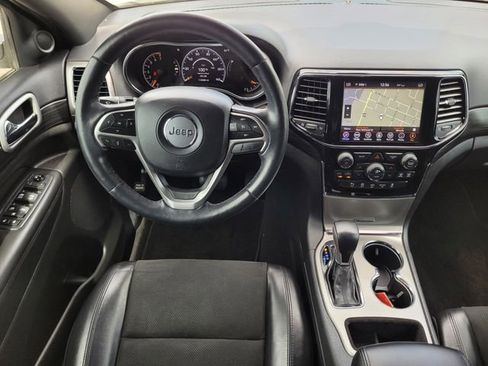 Used 2019 Jeep Grand Cherokee Altitude image 10