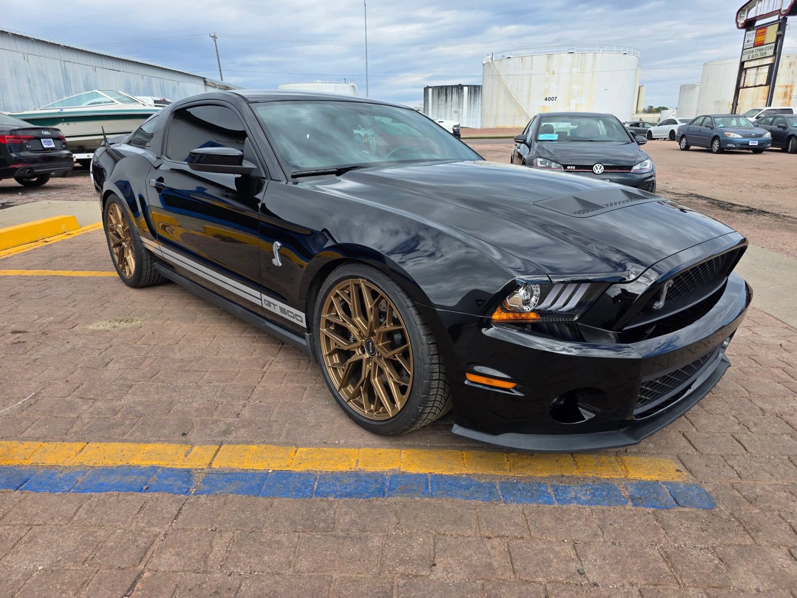 Used 2010 Ford Mustang Shelby GT500 RWD image 4