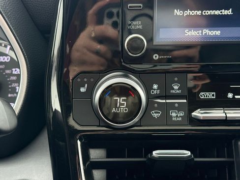 Used 2022 Toyota Highlander XLE image 30