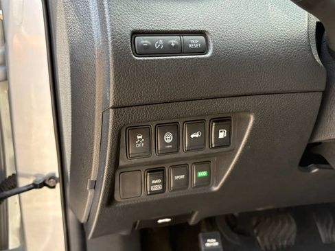 Used 2020 Nissan Rogue SV AWD/4WD image 15