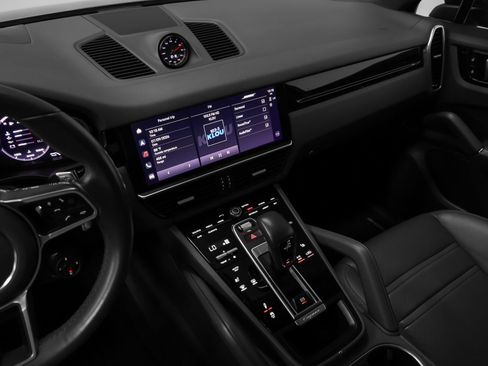 Certified 2022 Porsche Cayenne Coupe AWD/4WD image 29