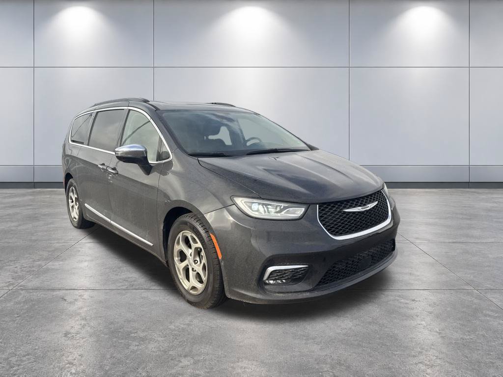 Used 2022 Chrysler Pacifica Limited FWD image 3