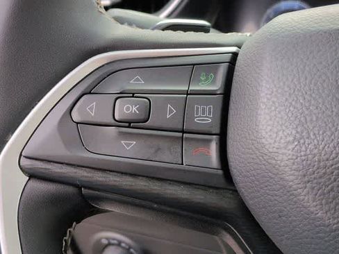 Used 2025 Jeep Grand Cherokee Altitude image 25