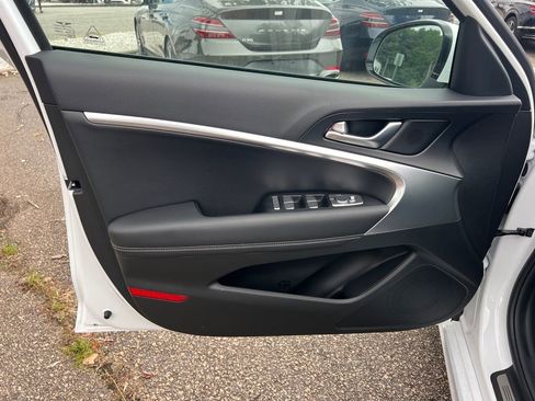 New 2026 Genesis G70 2.5T image 10