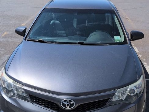 Used 2014 Toyota Camry SE FWD image 2