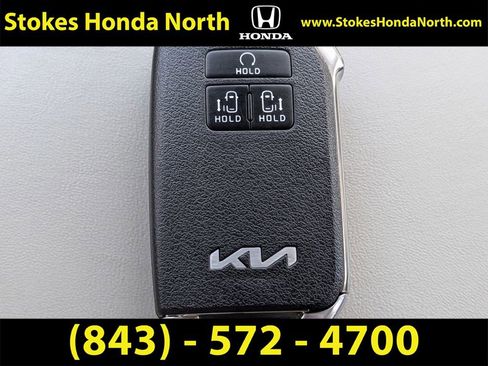 Used 2023 Kia Carnival LX FWD image 30