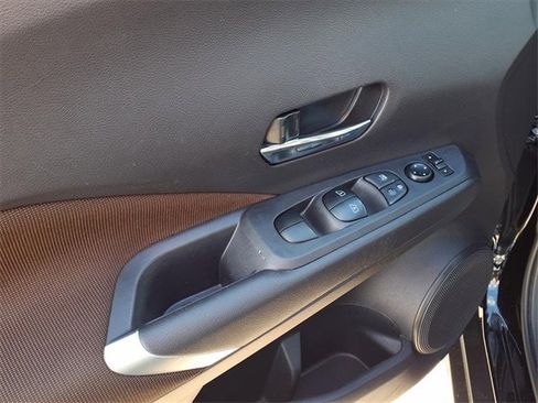 Used 2024 Nissan Kicks SR image 13