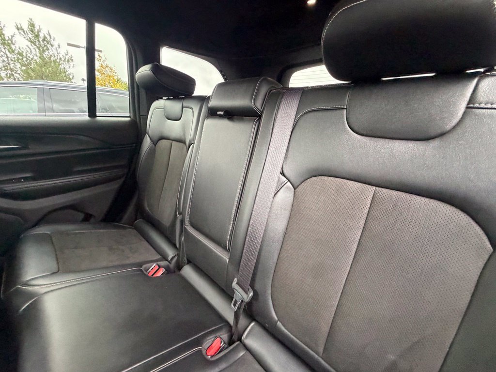 Used 2024 Jeep Grand Cherokee Altitude AWD/4WD image 17