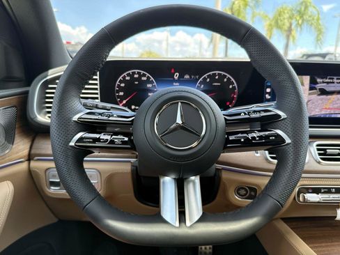 New 2026 Mercedes-Benz GLS 580 4MATIC image 30