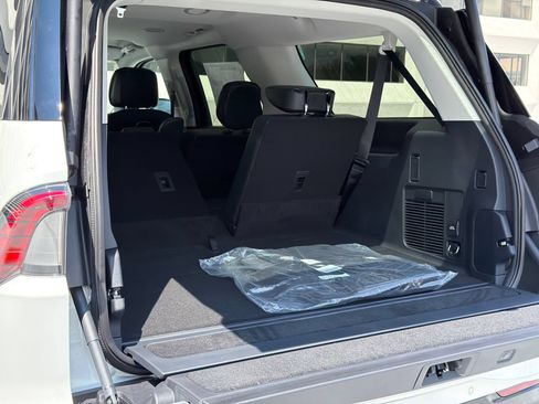 New 2027 Lincoln Navigator L Premier AWD/4WD image 8