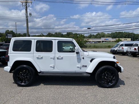 Used 2023 Jeep Wrangler Unlimited Sahara AWD/4WD image 2