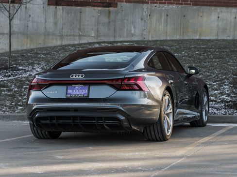 Certified 2022 Audi e-tron GT Premium Plus image 4