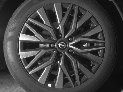 Used 2025 Nissan Altima 2.5 SV FWD image 13