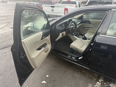 Used 2017 Honda Accord LX image 12