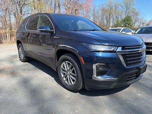 Used 2023 Chevrolet Traverse LT image 2