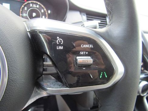 Used 2022 Jaguar E-PACE SE image 37