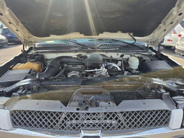 Used 2004 Chevrolet Silverado 2500 LS w/ Heavy-Duty Power Package AWD/4WD image 35
