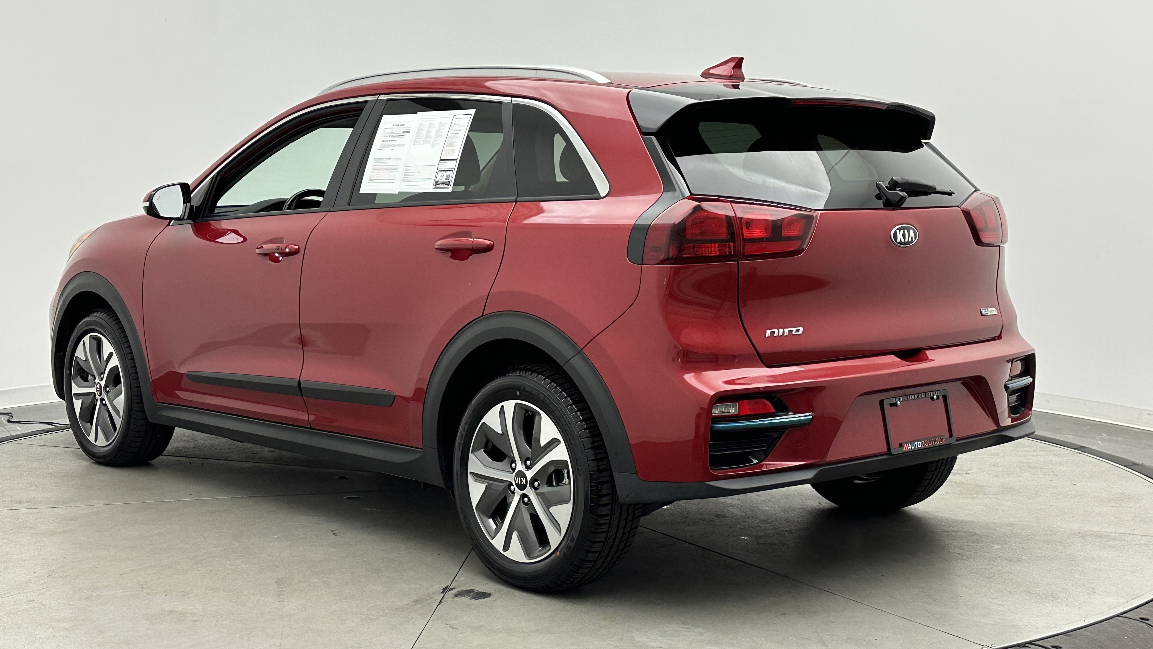 Used 2020 Kia Niro EX w/ Cold Weather Package FWD image 5
