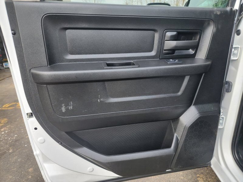 Used 2021 RAM 1500 Tradesman w/ Chrome Appearance Group RWD image 9